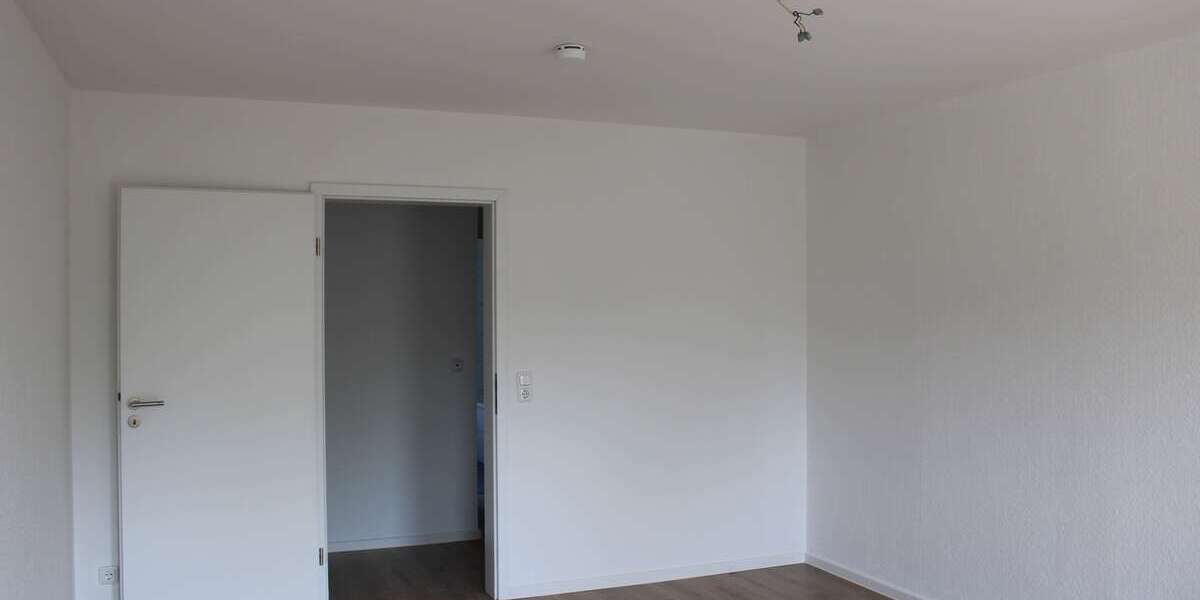 ruhige 4 Zimmer-Wohnung im Hinterhaus ***frisch renoviert*** mit Balkon - Dachgeschoßwohnung Magdeburg Sudenburg | Angebot:10983288