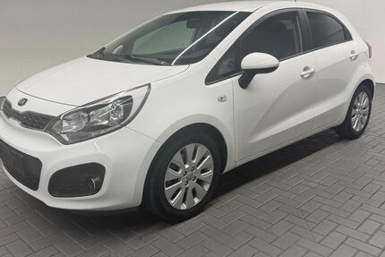 Kia Rio 93.600 km 7.900 € Langenweddingen 39171