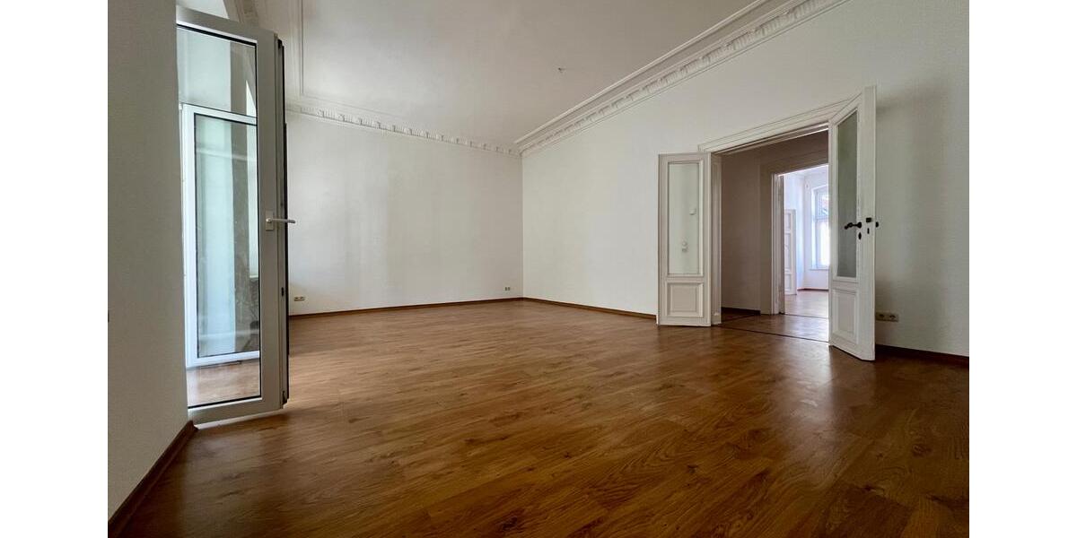 Büro- oder Praxisfläche mit 7-Zimmern, großer verglaster Loggia, Fußbodenheizung & Gäste-WC. zimmer