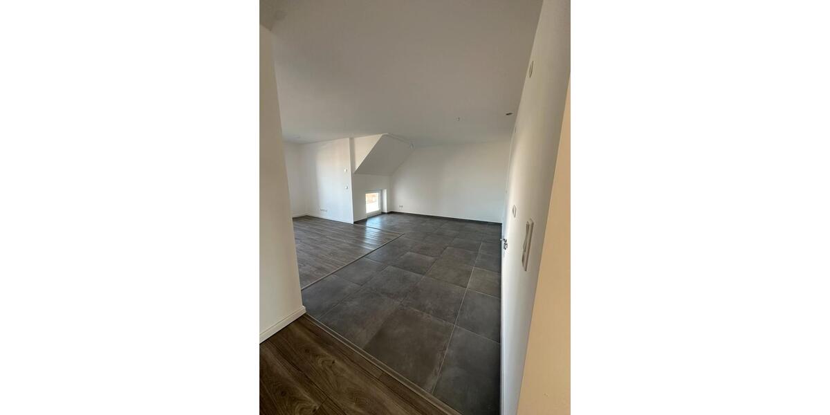 Etagenwohnung Magdeburg Alt Olvenstedt - 3 Zimmer, 90 m&sup2;, 1.350&euro; | Angebot:26463262