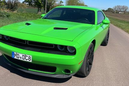 Dodge Challenger 155.000 km 18.200 &euro; Magdeburg 39116