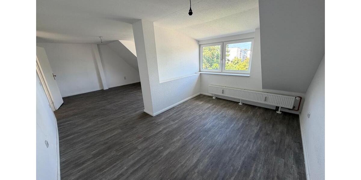 Dachgeschoßwohnung Magdeburg Leipziger Straße - 2.5 Zimmer, 64 m&sup2;, 400&euro; | Angebot:27532906