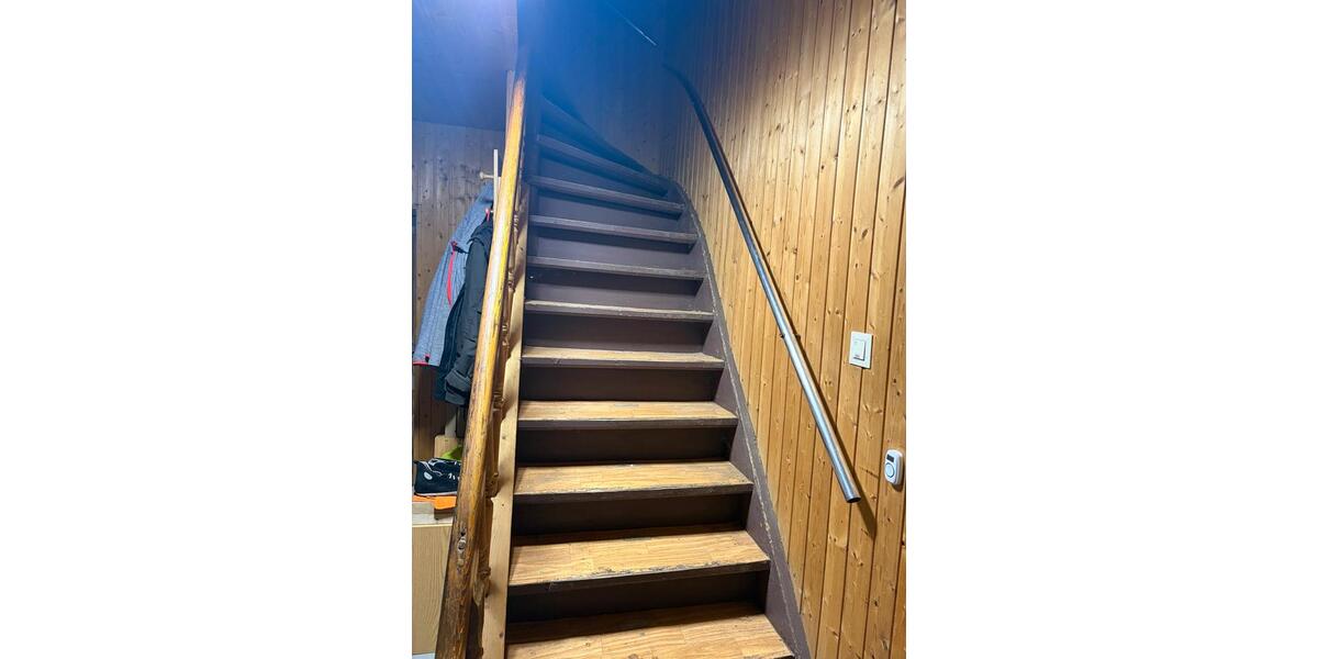 Dreifamilien Haus zur Sanierung 8 zimmer