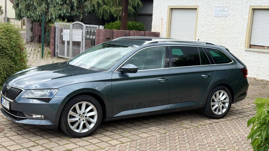 Skoda Superb 297.000 km 8.700 &euro; Magdeburg 39124