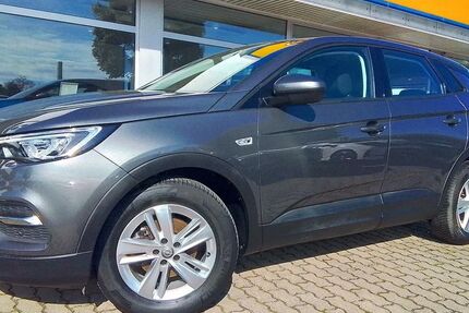 Opel Grandland (X) 35.900 km 16.850 &euro; Schönebeck (Elbe) 39218