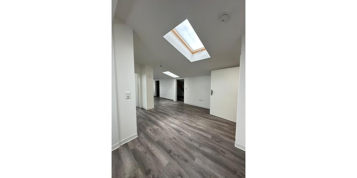 Dachgeschoßwohnung Magdeburg Großer Silberberg - 2 Zimmer, 70 m&sup2;, 700&euro; | Angebot:25551045