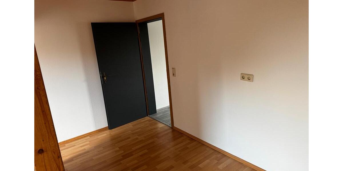 Etagenwohnung Wanzleben-Börde Börde - 2.5 Zimmer, 65 m&sup2;, 550&euro; | Angebot:26153100