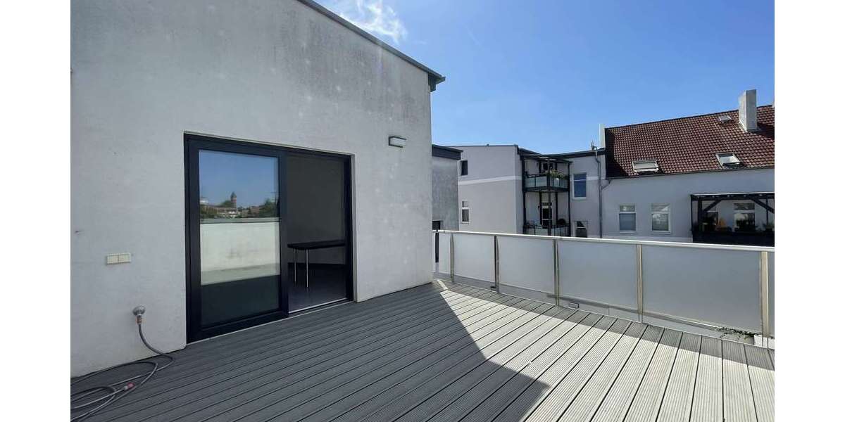 Wohntraum! Tolle 3 Zimmerwohnung mit riesiger Dachterrasse, Kamin + Einbauküche! 3 zimmer