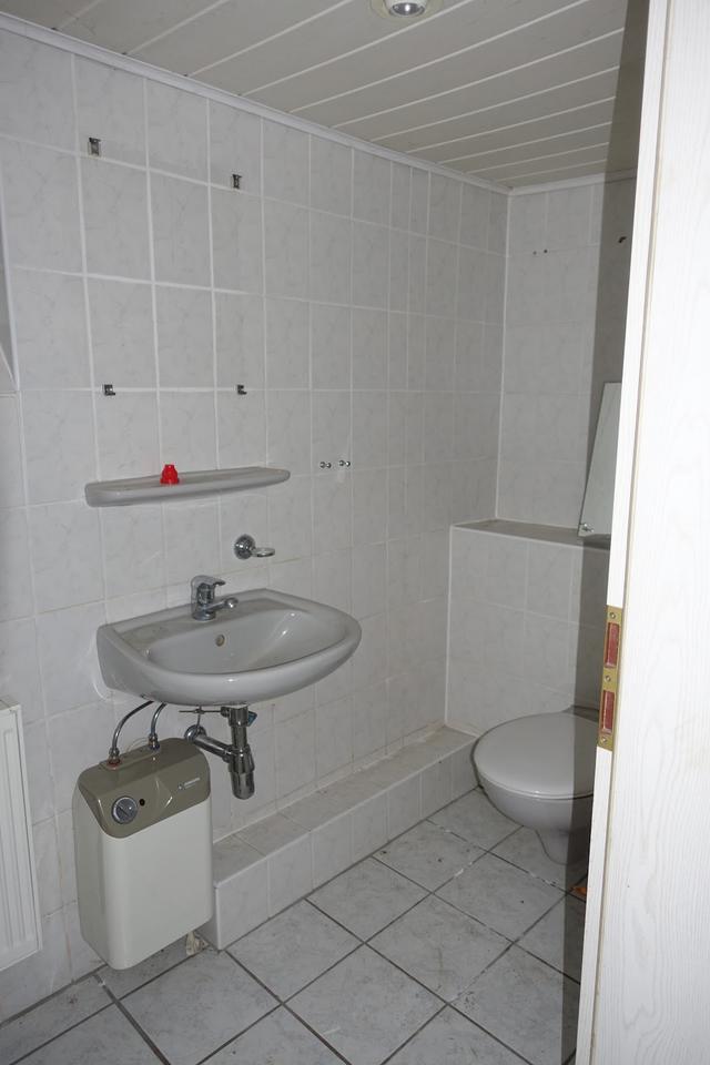 Renovierungsbedürftiges Kleinbüro zimmer