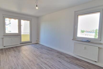 *Ab 01.11.2025- 2 Zimmer im Erdgeschoss mit Balkon & 2 NKM geschenkt* zimmer