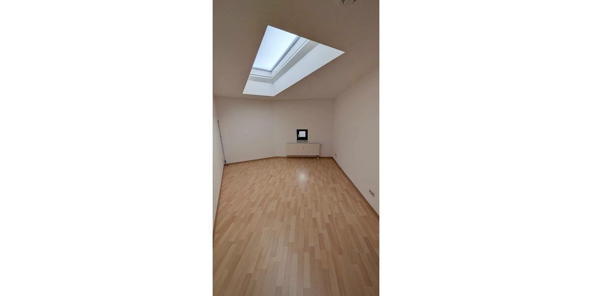 Dachgeschoßwohnung Magdeburg Leipziger Straße - 2 Zimmer, 67 m&sup2;, 430&euro; | Angebot:26100528