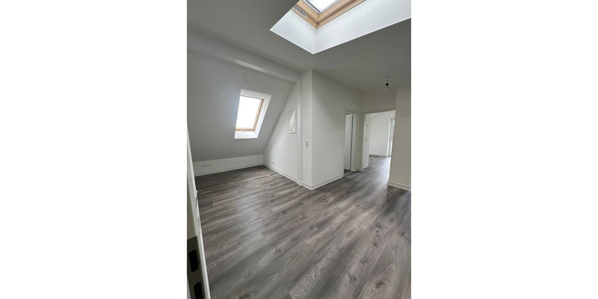 Dachgeschoßwohnung Magdeburg Großer Silberberg - 2 Zimmer, 70 m&sup2;, 700&euro; | Angebot:25551045