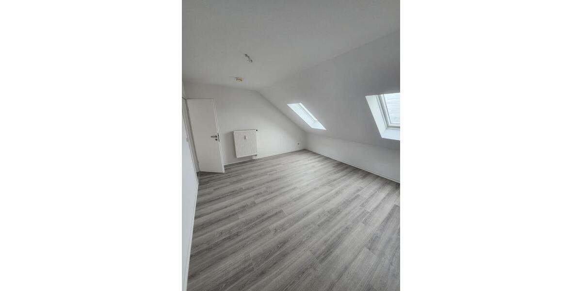 Dachgeschoßwohnung Egeln - 2 Zimmer, 72 m&sup2;, 400&euro; | Angebot:26163849