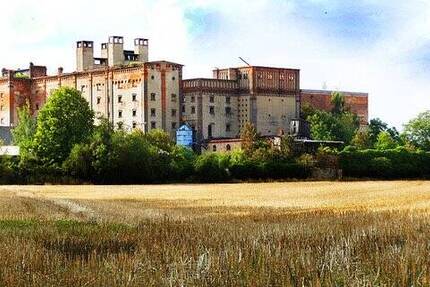 Ca. 18.000 m² großes Grundstück mit Fabrikensemble; Entwicklungspotential vorhanden zimmer