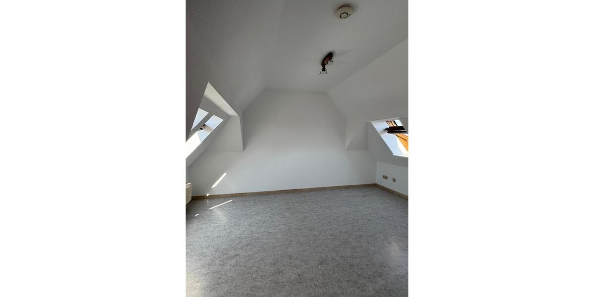 Dachgeschoßwohnung Magdeburg Diesdorf - 1 Zimmer, 30 m&sup2;, 270&euro; | Angebot:25855764