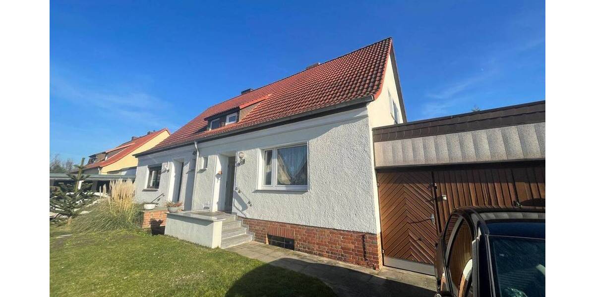 Doppelhaushälfte mit Garage und Vollkeller in MD Stadtfeld West 4 zimmer