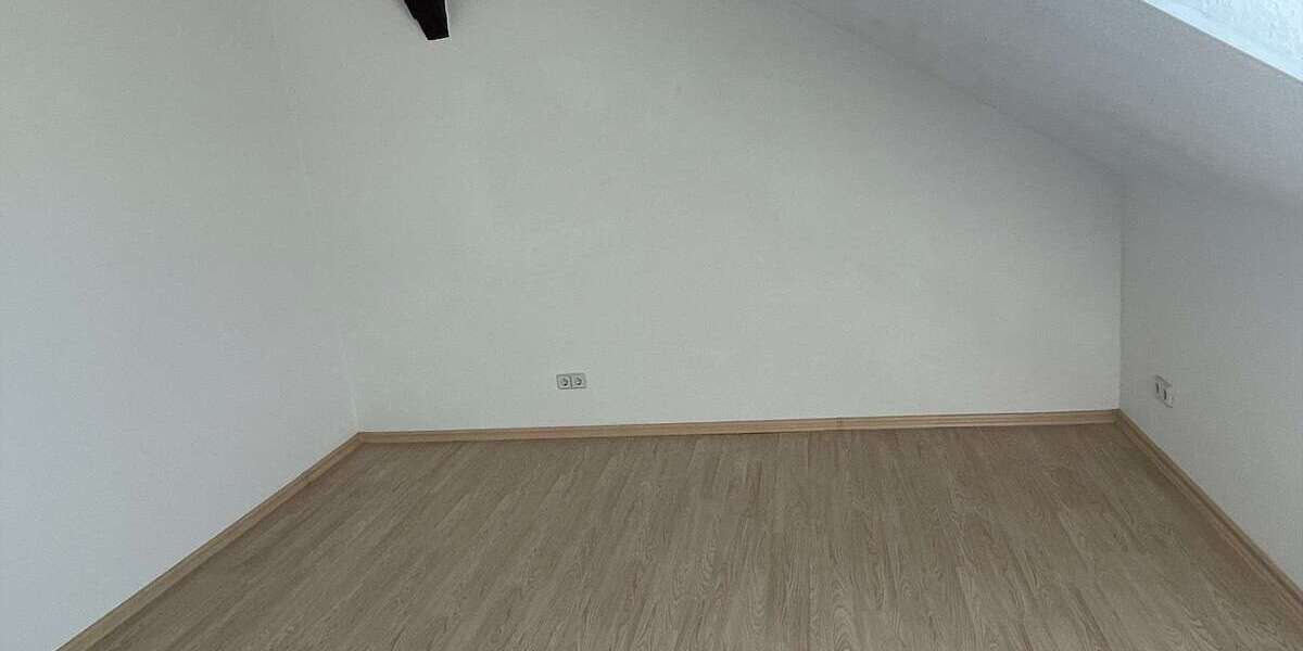 *** Tolle Dachgeschosswohnung direkt bezugsfertig, 2er WG geeignet *** mit Einbauküche - Dachgeschoßwohnung Magdeburg Neue Neustadt | Angebot:8125640
