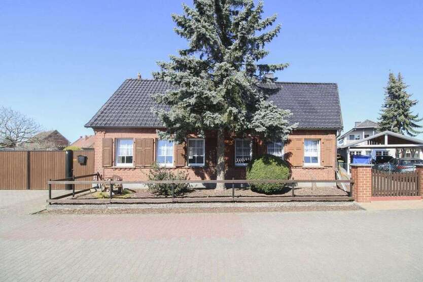 Haus zum Kaufen in Burg 175.000 € 120.29 m²