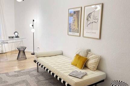 Erstbezug nach Sanierung - stilvolle 3-Zimmer-Altbauwohnung mit Balkon & EBK in Stadtfeld Ost 3 zimmer