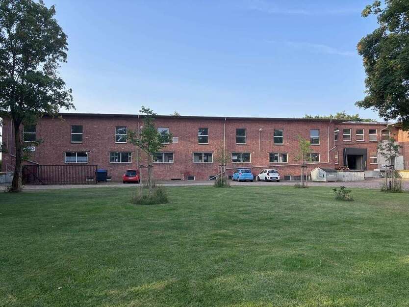 Halle in Tarthun 2.140 € 660 m² zimmer