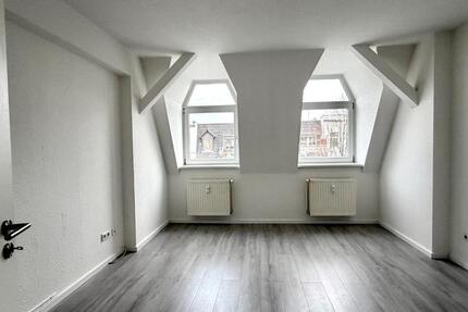 Frisch sanierte 2-Zimmer-Wohnung mit Badezimmer mit Dusche und Wanne in Stadtfeld 2 zimmer