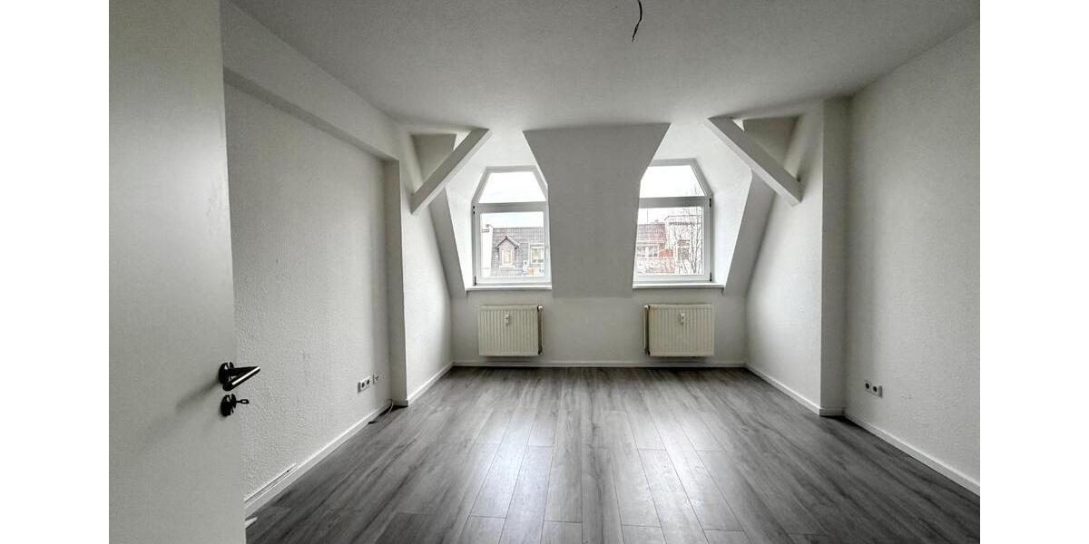 Frisch sanierte 2-Zimmer-Wohnung mit Badezimmer mit Dusche und Wanne in Stadtfeld 2 zimmer