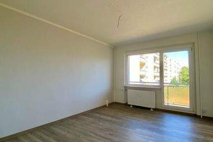 Erstbezug nach Sanierung: 2 Räume mit Balkon und Badewanne 2 zimmer