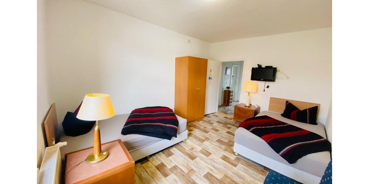 Einfamilienhaus Wolmirstedt - 9 Zimmer, 340 m&sup2;, 2.200&euro; | Angebot:23550746