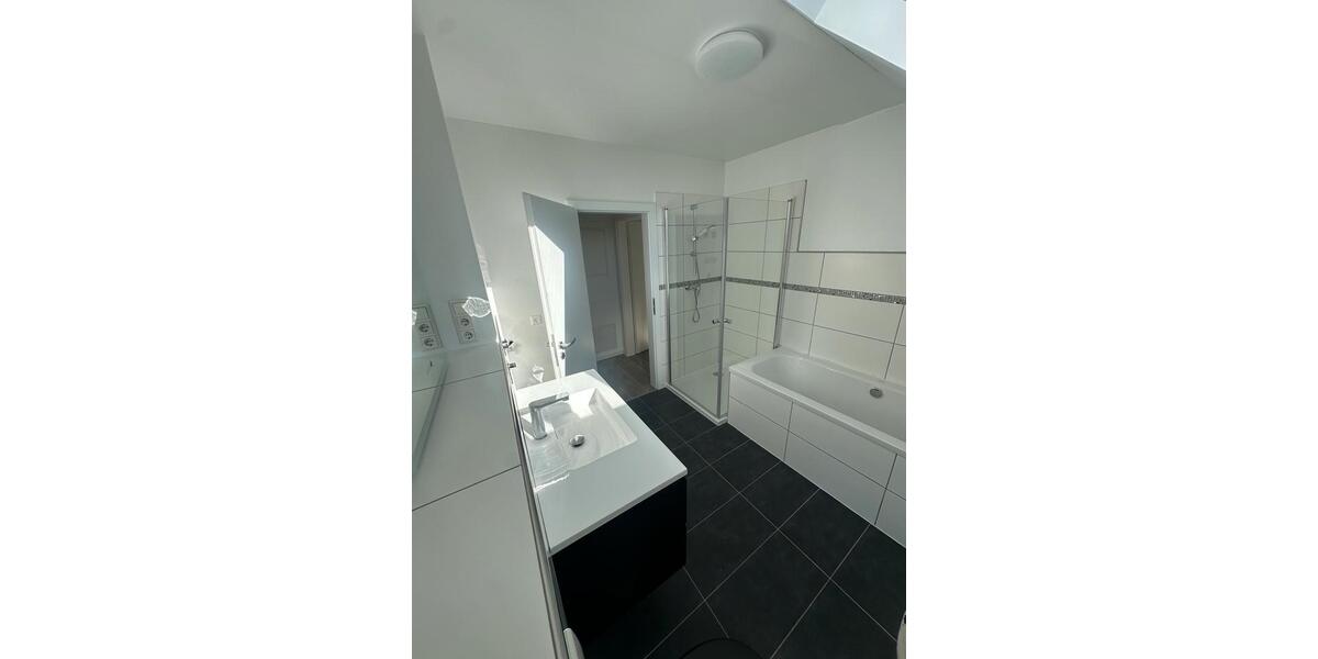 Etagenwohnung Magdeburg Alt Olvenstedt - 3 Zimmer, 90 m&sup2;, 1.350&euro; | Angebot:26463262