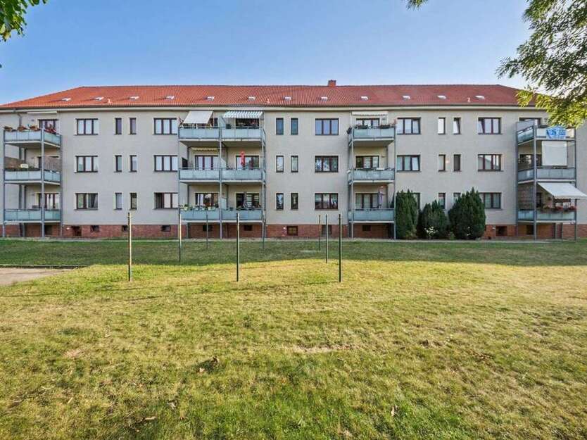 Haus zum Kaufen in Magdeburg 1.750.000 € 1185.89 m² 42 zimmer