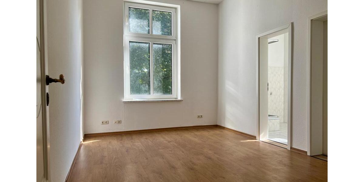 Büro- oder Praxisfläche mit 7-Zimmern, großer verglaster Loggia, Fußbodenheizung & Gäste-WC. zimmer