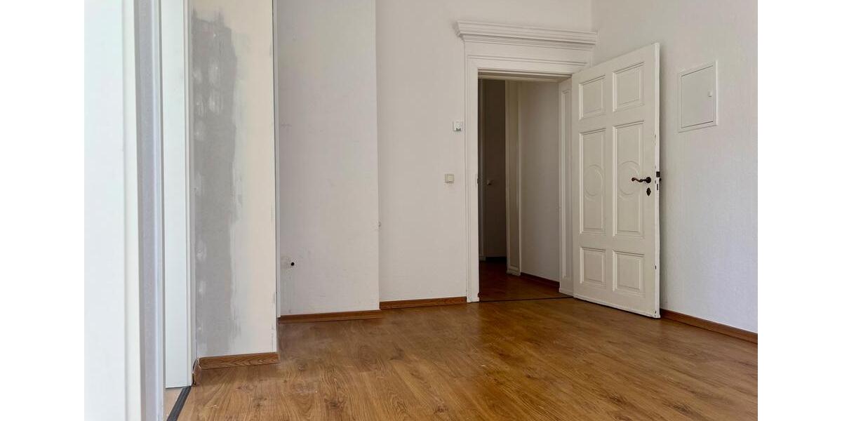 Büro- oder Praxisfläche mit 7-Zimmern, großer verglaster Loggia, Fußbodenheizung & Gäste-WC. zimmer