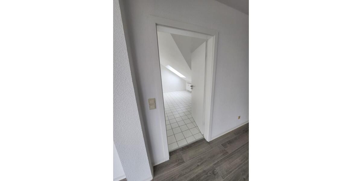 Dachgeschoßwohnung Egeln - 2 Zimmer, 72 m&sup2;, 400&euro; | Angebot:26163849