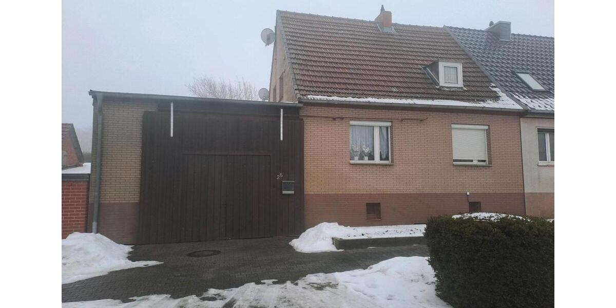 Doppelhaushälfte Wolmirstedt - 6 Zimmer, 120 m&sup2;, 150.000&euro; | Angebot:24839086