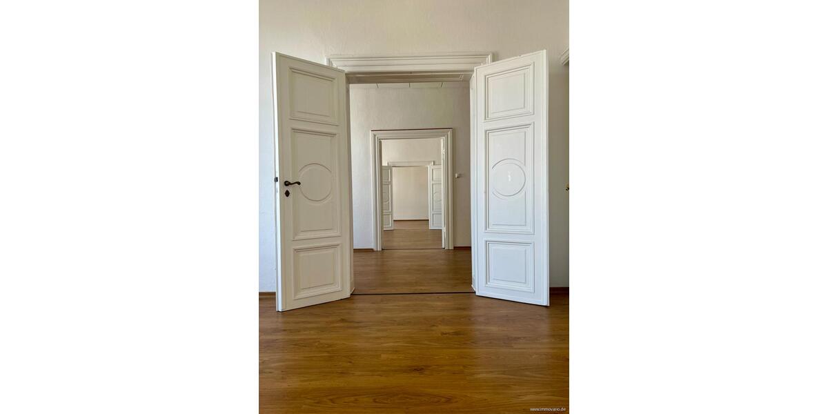 Büro- oder Praxisfläche mit 7-Zimmern, großer verglaster Loggia, Fußbodenheizung & Gäste-WC. zimmer