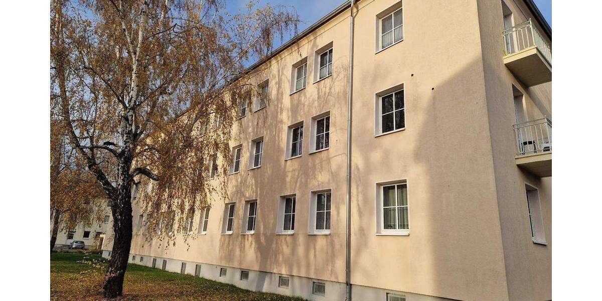 Gediegen wohnen in frisch renovierter Wohnung - Tageslichtbad, moderner Fußboden - 3 zimmer