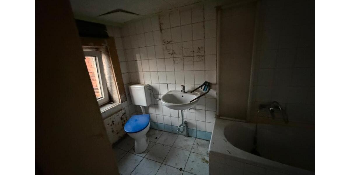 Dreifamilien Haus zur Sanierung 8 zimmer