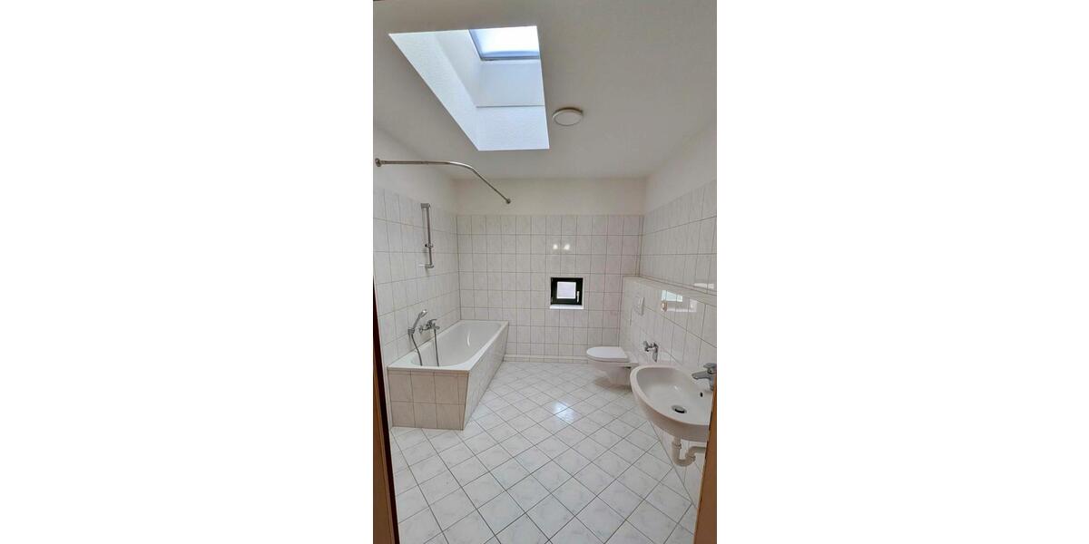 Dachgeschoßwohnung Magdeburg Leipziger Straße - 2 Zimmer, 67 m&sup2;, 430&euro; | Angebot:26100528