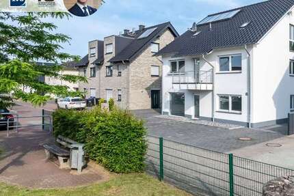 Neuwertiges Mehrfamilienhaus in Hamm-Heessen: 3 Einheiten, Gewerbefläche & privater Garten