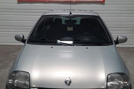 Renault Clio 129.000 km 2.998 &euro; Magdeburg 39116