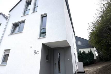Energieeffiziente Doppelhaushälfte in Wetter: Modernes Wohnen mit vielen Gestaltungsmöglichkeiten