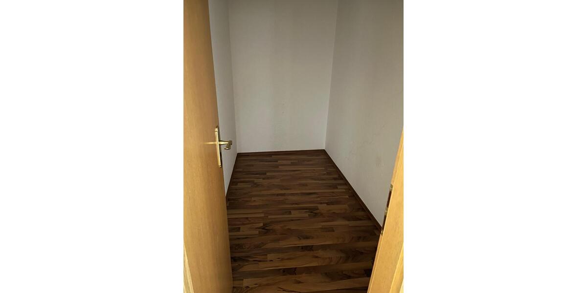 Etagenwohnung Calbe (Saale) - 3 Zimmer, 82 m&sup2;, 460&euro; | Angebot:26058638