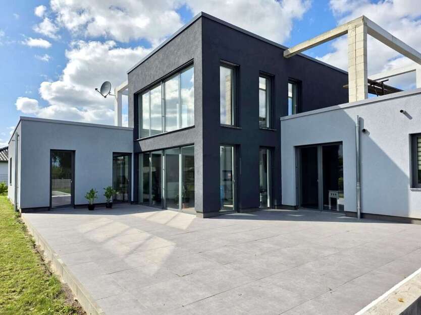 Haus zum Kaufen in Burg (bei Magdeburg) 845.000 € 280 m² 8 zimmer