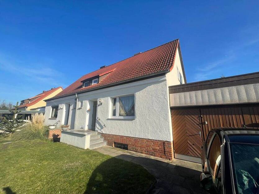 Doppelhaushälfte mit Garage und Vollkeller in MD Stadtfeld West
