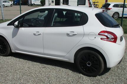 Peugeot 208 110.900 km 6.500 &euro; Haldensleben 39340