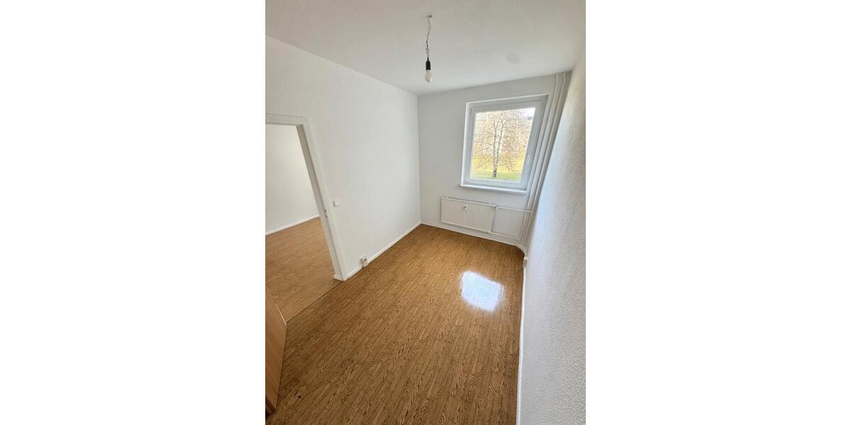 Etagenwohnung Schönebeck (Elbe) - 4 Zimmer, 65 m&sup2;, 429&euro; | Angebot:26130062
