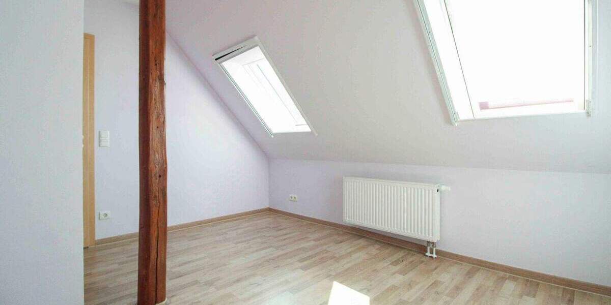 Großes Grundstück mit Zweifamilienhaus - ideal für Familien & Mehrgenerationen 8 zimmer