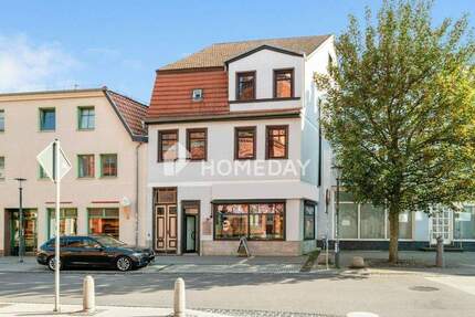 Mehrfamilienhaus mit Gewerbeeinheit und zwei sanierungsbedürftigen Wohneinheiten im Zentrum von Burg 9 zimmer