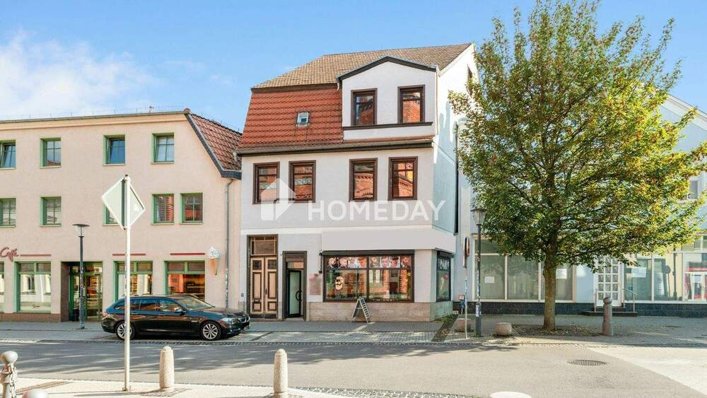 Mehrfamilienhaus mit Gewerbeeinheit und zwei sanierungsbedürftigen Wohneinheiten im Zentrum von Burg 9 zimmer