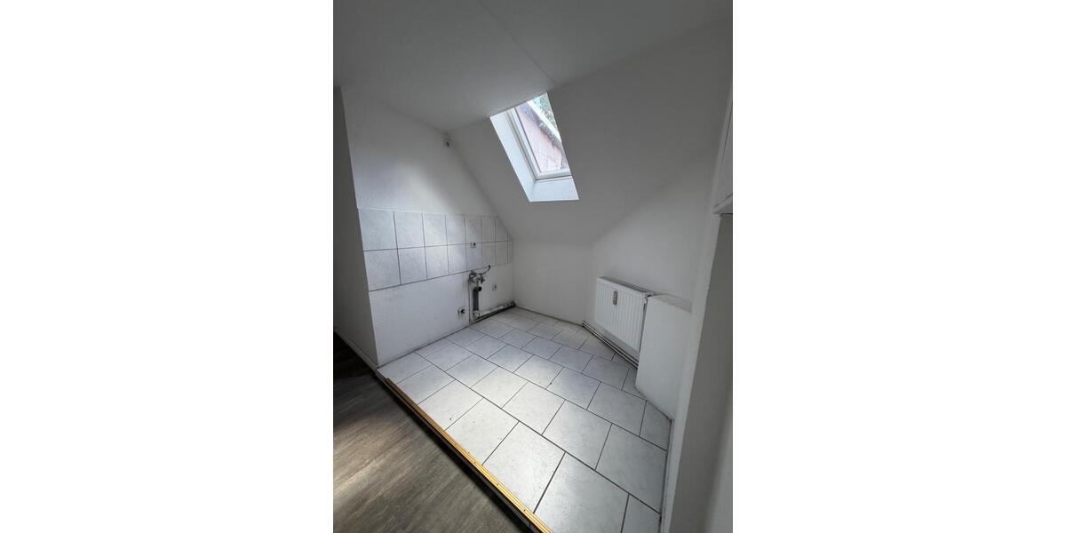 Dachgeschoßwohnung Magdeburg Leipziger Straße - 2.5 Zimmer, 64 m&sup2;, 400&euro; | Angebot:27532906